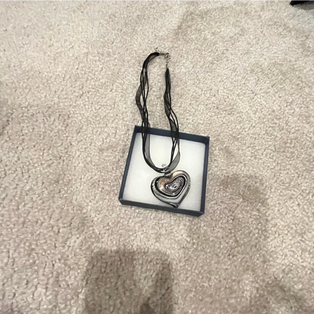 Heart Pendant Necklace with Black Ribbon. Murano glass - Picture 2 of 2